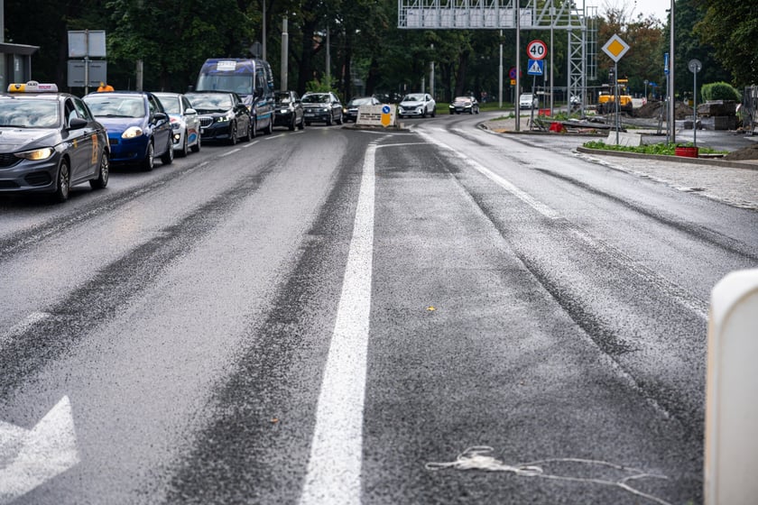 Skrzyżowanie alei Wielkiej Wyspy z ulicą Mickiewicza i aleją Paderewskiego